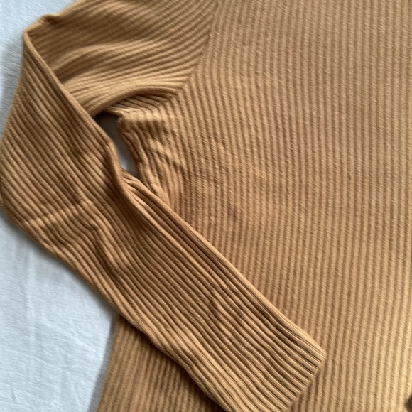 Club Monaco crop turtleneck - Picture 3 of 5